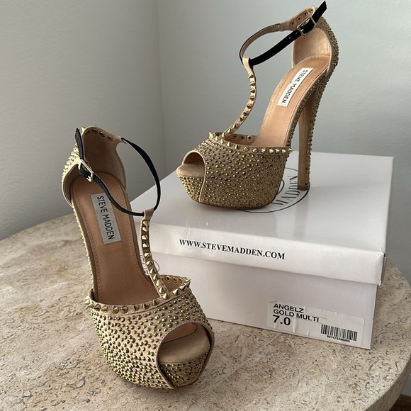 Steve Madden Gold Heels, Size 7 - Picture 5 of 5